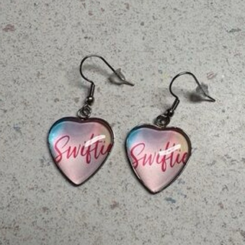New! Taylor Swift Gift Bundle of 5 Items Nails Earrings and Cosmetic Bag - Picture 6 of 13